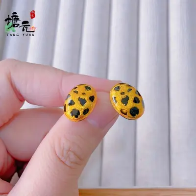 Leopar desenli sarı altın kaplamalı yumurta formlu küpe