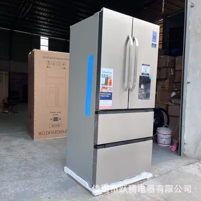 French-Door-Kühlschrank mit Edelstahlfront und Wasserspender