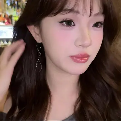 Long tassel wave earrings, minimalist design - 3