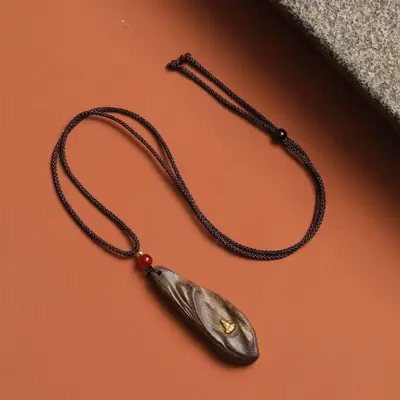 Agarwood oymalı el sanatları kolyesi, Buddha yazılı