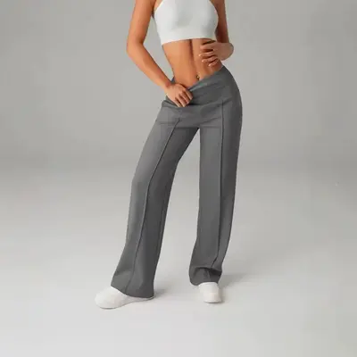 Schmal geschnittene lange Outdoor-Sporthose mit Bundnaht und Taschen