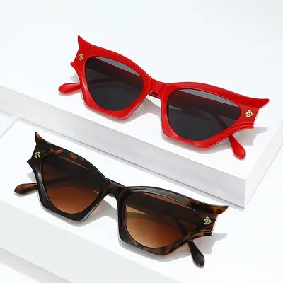 Angular Cat-Eye Sunglasses, Retro Style, Jumping-Shape Temple Detail - 3