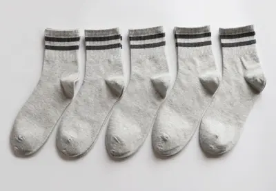 Schüler-Socken in Lagerbestand, Ganzjahres-Bestseller, Collegestyle, anti-Pilling, nahtlose Zehennaht, Baumwollsocken mit zwei Streifen, Unisex-Sportsocken - 10