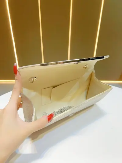 Glänzende plissierte Abendtasche für Partys und Bankette - 4