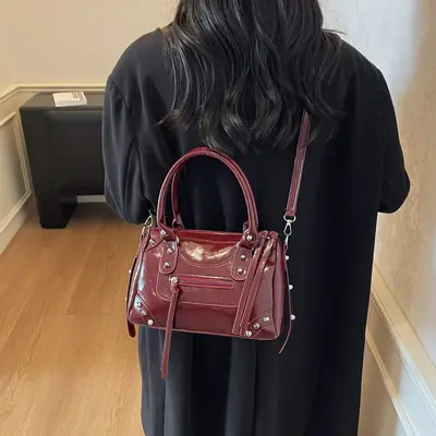 Schlichte Damen-Umhängetasche, Modell Herbst/Winter 2025 - 3