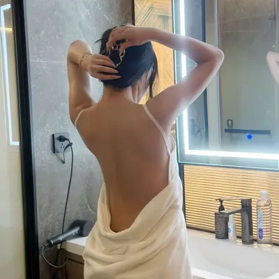 Koreanischer Stil leichter Luxus sexy rückenfreier verstellbarer Träger Badetuch Badeschal Internet-Star Streifen reines Verlangen Bademantel - 12