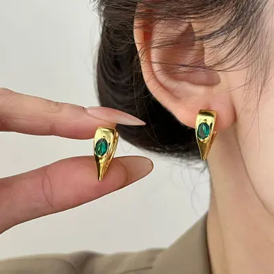 Emerald Zircon Heart-Shaped Earrings for Women, Minimalist Fashion Ear Studs