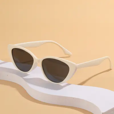 Retro Triangle Cat-Eye Sunglasses for Women with UV Protection - 7