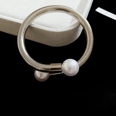Metal geometric open bangle, gold tone - 11