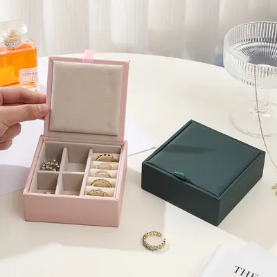 comfortable and portable multifunctional jewelry box, ring earrings, earring storage box, flip-top travel elegant PU small jewelry box