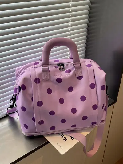 Gepunktete Reisetasche für kurze Reisen mit Schultergurt
