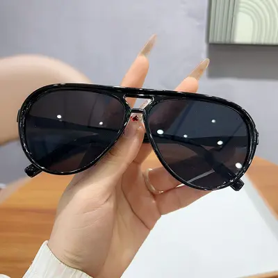 Oversized Frame Classic Sunglasses, Model 2502 - 9
