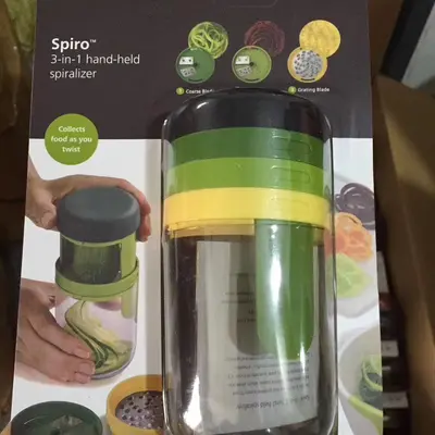 Multifunctional vegetable cutter with rotating container for cucumbers and zucchini - 8