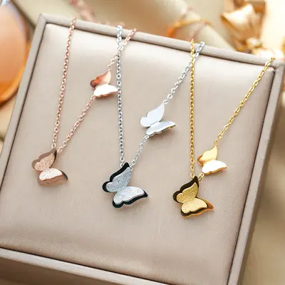 Grenzüberschreitender Bestseller elegante und personalisierte Titanstahl-Halskette für Frauen mit Elektrolyse 18K Gold Schlüsselbein-Kette Hals-Accessoire verblasst nicht