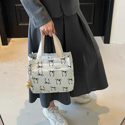 Moda bento çantası toptan yeni günlük hafif el çantası Kore versiyonu yüksek kaliteli seyahat ve iş çok yönlü el çantası