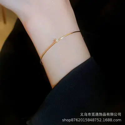 3-piece gold-plated bracelet set with zircon letter H details - 9