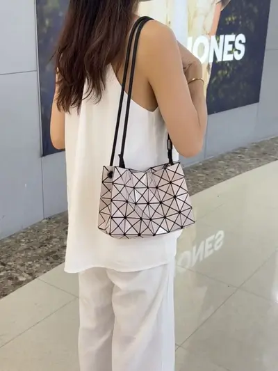Zhai San Yi Sheng Tofu Bag 2024 New Geometric Diamond Quilted Drawstring Bag Fashion Simple Single Shoulder Crossbody Handbag