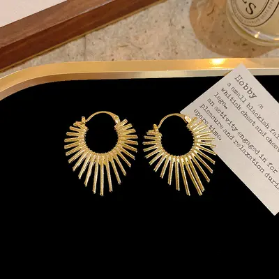 European and American Vintage Exaggerated Metal Earrings Women Designer Niche Luxury Minimalist Circle Earrings Light Luxury Flower Ear Hoops Ear Studs - 11