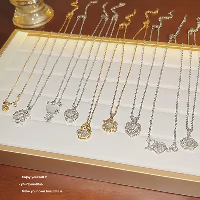 Koreanischer Titanzahl-Anhänger aus Stahl, leicht, luxuriös, Nischenstil, vielseitiges Design, Kettenanhänger, Sommerlichkeit, Schlüsselbeinkette, verblassungsfreie Damenaccessoires
