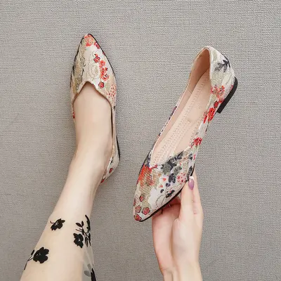 Pointed-Toe Women's Flat Shoes, Soft Sole, Camellia Design, Plus Sizes 41-43 - 7
