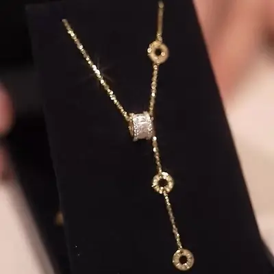 Strass-Anhänger-Halskette, LOVE Dreiring, vergoldet