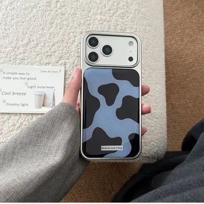 iPhone 15-17 Pro Max Handyhülle blaues Kuhfleckenmuster