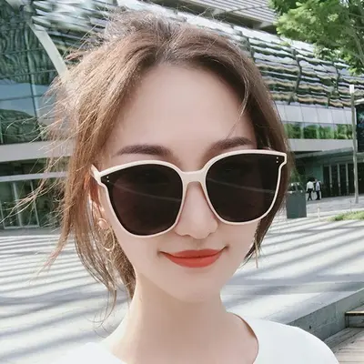 Black-Frame UV-Protection Unisex Sunglasses - 13