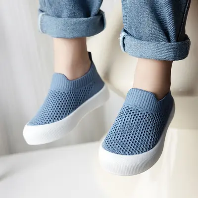 Neue Babyschuhe 2026, Sommer-Lauflernschuhe für Kleinkinder mit weicher, rutschfester Sohle, leichte Kinderhausschuhe, lässige Slipper zum Hineinschlüpfen