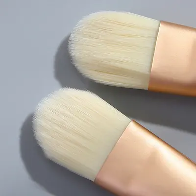 Soft-Bristle Facial Mask Brush for Mud Mask Application