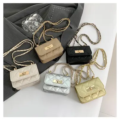 Damenhandtasche mit Kettenverschluss, kleine Umhängetasche, silberfarbene Tasche, Rauten-Steppung, beliebte Damenhandtasche, Mini-Schultertasche mit quadratischem Schnitt