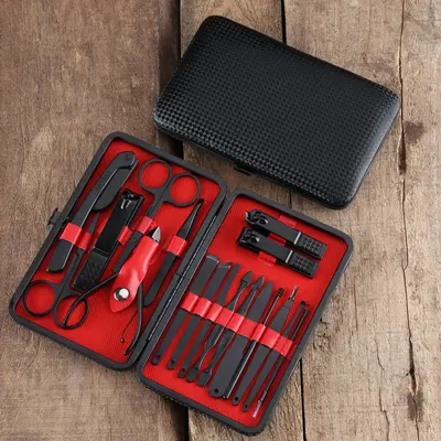 Schwarzes Maniküre-Set, 18-teiliges Nagelschere und Nagelhaut-Werkzeug