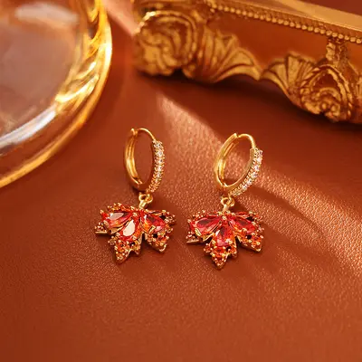 Red maple leaf zircon necklace and chain - 10