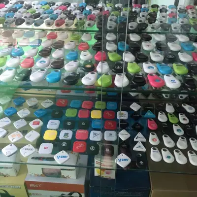 Sınır ötesi Bluetooth akıllı anti-kayıp cihaz takibi kablosuz arama bulucu iki yönlü alarm çocuk cep telefonu anahtarlık - 4