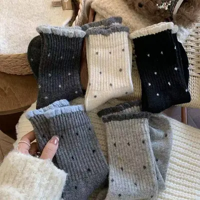 Damensocken mittellang, Wollmischung, mit Spitze und Punkten