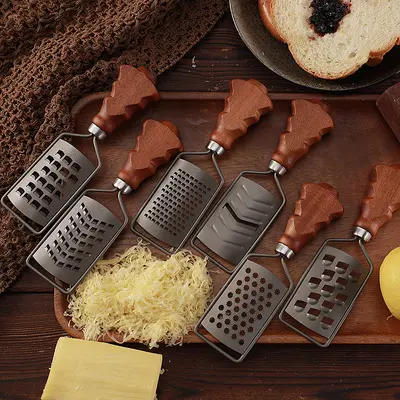 Fabrika çıkışlı çok fonksiyonlu 304 paslanmaz çelik sebze doğrayıcı Noel ağacı saplı limon rendesi patates rendesi mini peynir rendesi
