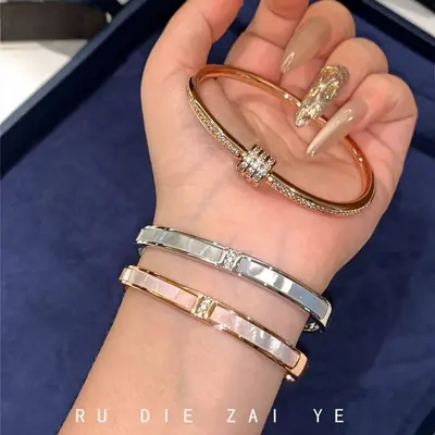 Armband aus Perlmutt, Roségold und Silber, elegant stapelbar
