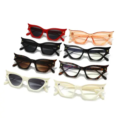 Angular Cat-Eye Sunglasses, Retro Style, Jumping-Shape Temple Detail - 1