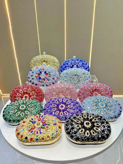 Strass-Sonnenblumen-Abendtasche, vollständig mit Strass besetzt - 5