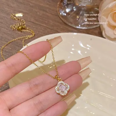 Four-leaf zircon necklace, lightweight luxury, chain pendant