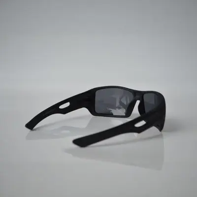 Polarisierte Sportsonnenbrille im futuristischen Y2K-Stil