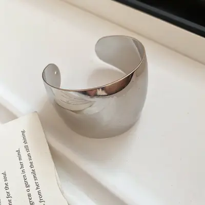 Metal geometric open bangle, gold tone - 12