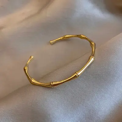 Gypsophila Titanstahl-Armband mit kleinem Taillenbund für Frauen, hochwertiges flaches Ring-Armband, Handschmuck-Armband, zugänglicher Luxus im Nischensegment - 8