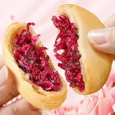 Yunnan-Blumenkuchen mit Rose und Matcha, traditionelles Gebäck