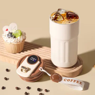 Lagerbestand 316 Edelstahl Becher 2025 neues Modell isolierter Becher Geschenkbox tragbarer Wasserbecher Andenken Smart-Kaffeetasse
