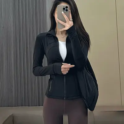 Kadın uzun kollu yoga üstü, ince ve nefes alabilen