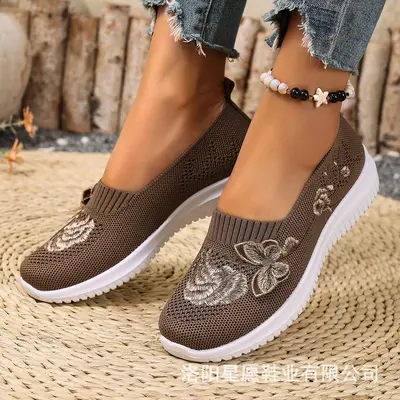 Women's Soft-Sole Old Beijing Cloth Shoes, Comfortable Everyday
