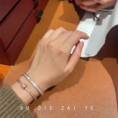Armband aus Perlmutt, Roségold und Silber, elegant stapelbar