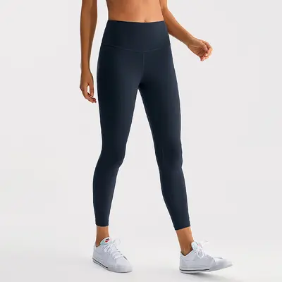 Hochgeschnittene Po-Lifting Yogahose, 7/8, atmungsaktiv - 11