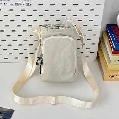 Individualisierbare Outdoor-Reiseflasche mit Handytasche, Umhängetasche und Kordelzugtasch - 9