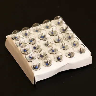 Miniature Bulb 1.5V 2.5V 3.8V with Socket for Electrical Experiments